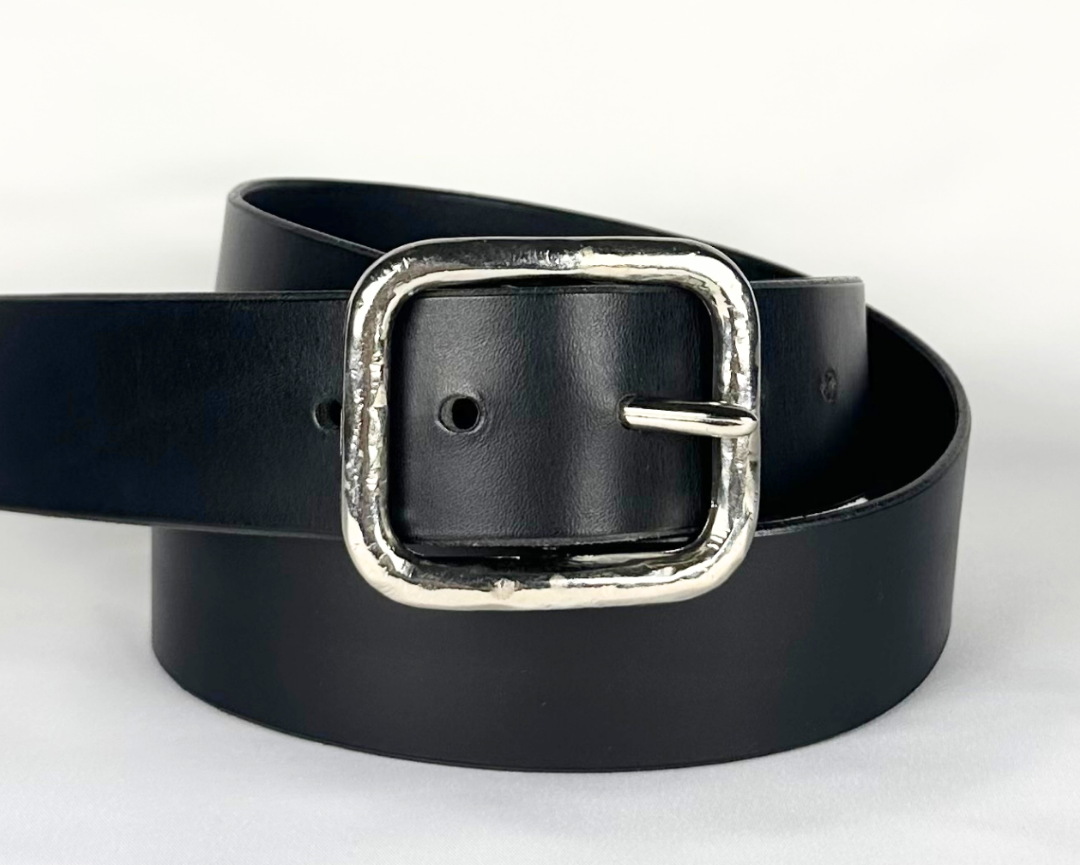 The Silver Square buckle in black